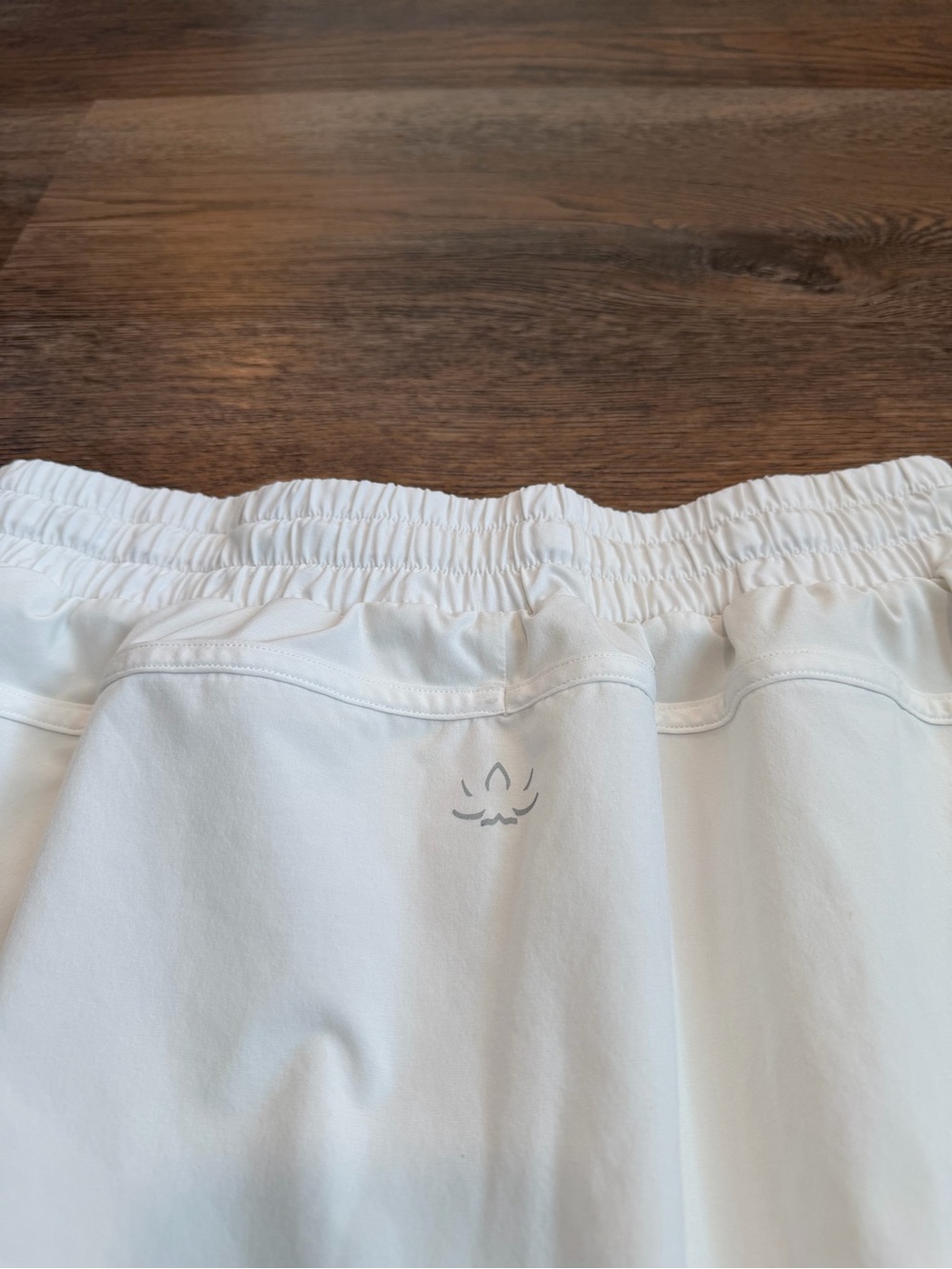Beyond Yoga White Pleated Tennis Skirt Skort Elastic Drawstring Waist Medium - Picture 4 of 5